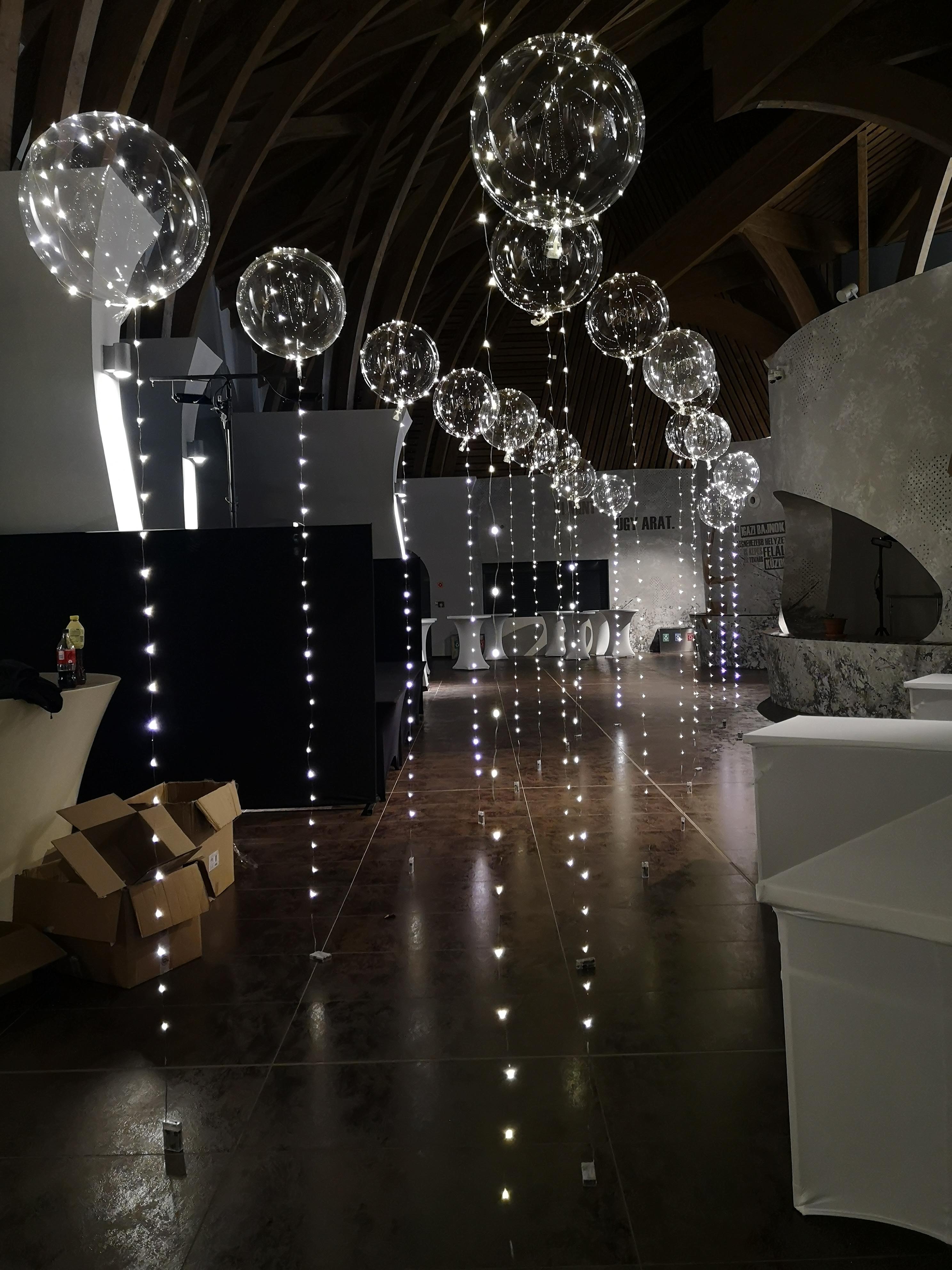 Led-füzéres léggömb