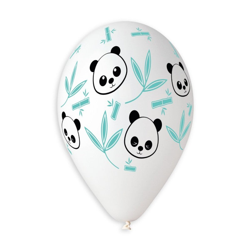 Panda bambusszal